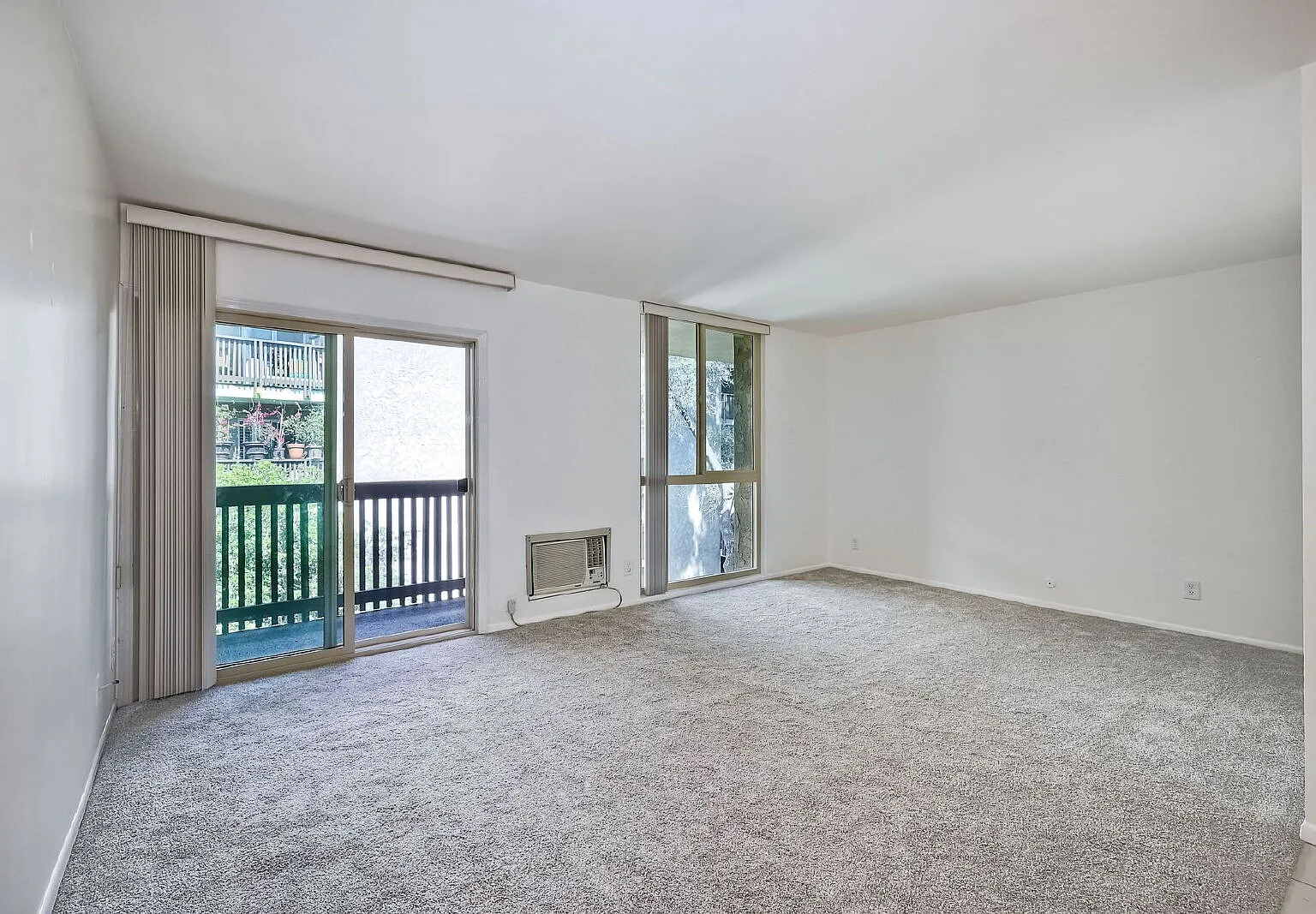 Studio, 1.0 bath, 432 sqft, $1,900 — Photo 2