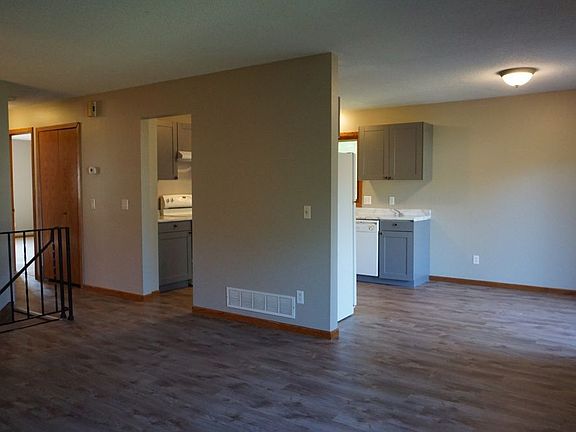 2nd image of 1076 Regency Dr