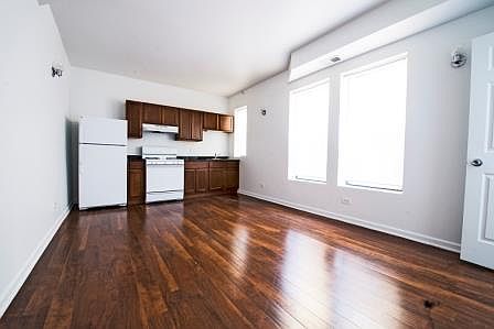 Please note that photos are a representation of a model unit and may not be pictures of the actual unit you apply for.