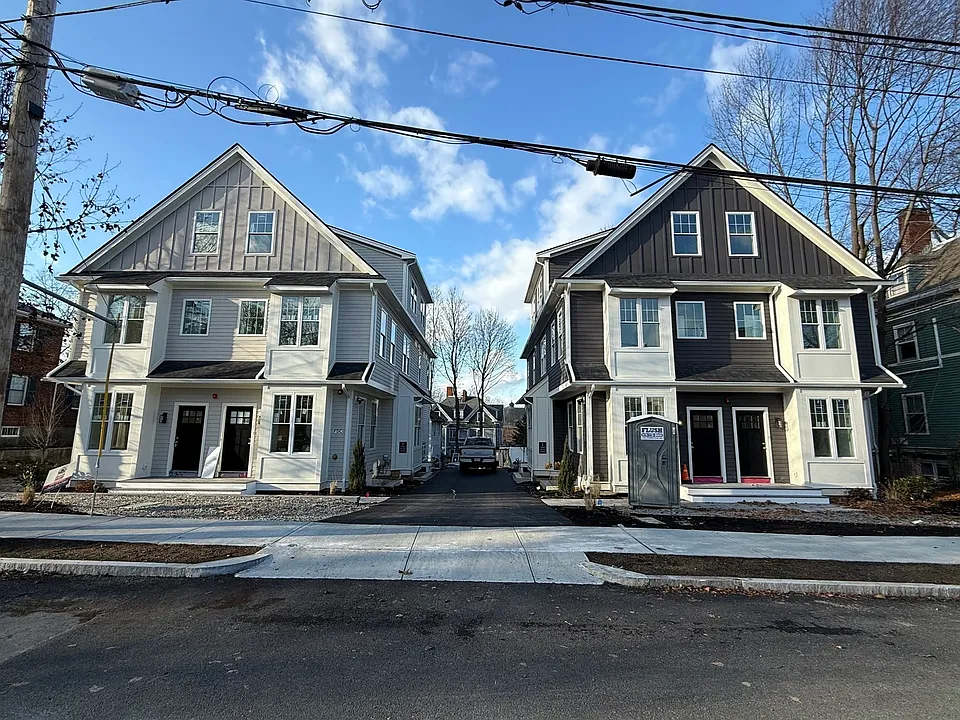 47 Chase St #4