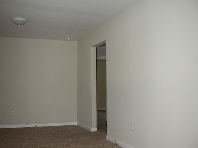 2nd image of 1136 N Lee Dr