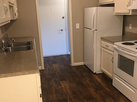 4th image of 5104 Grover St APT 6