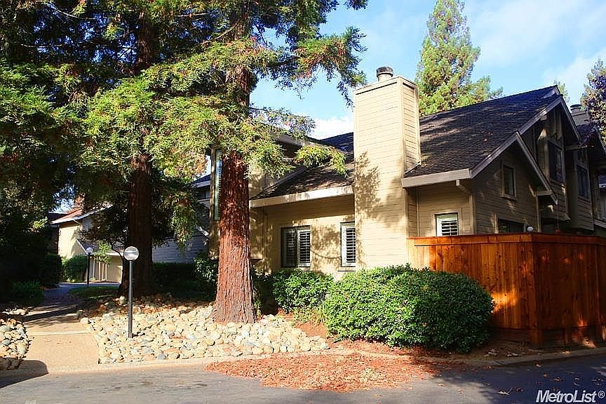 1st image of 2062 University Park Dr