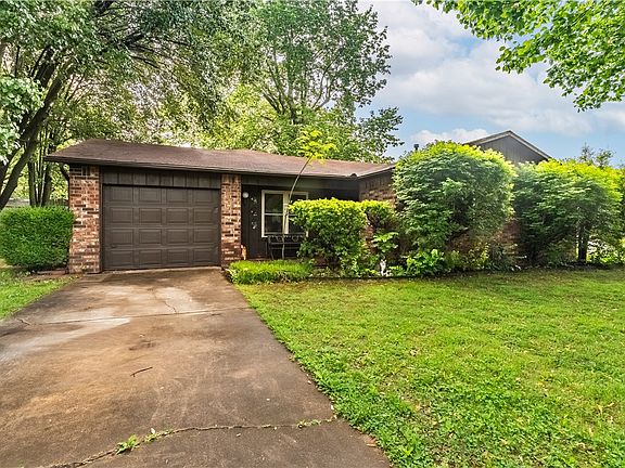 2nd image of 2808 N Peg Ln