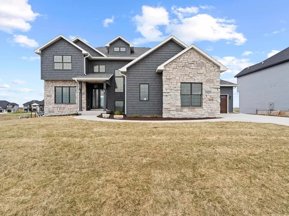 6578 Cardinal Rd, Bettendorf, IA 52722
