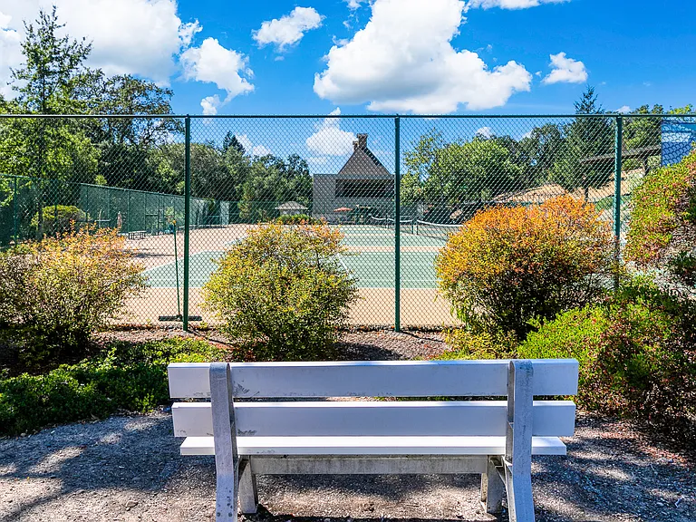 Meadowridge Ct — Photo 18