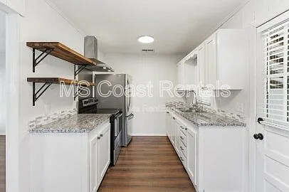 20 Martha Ave — Photo 9