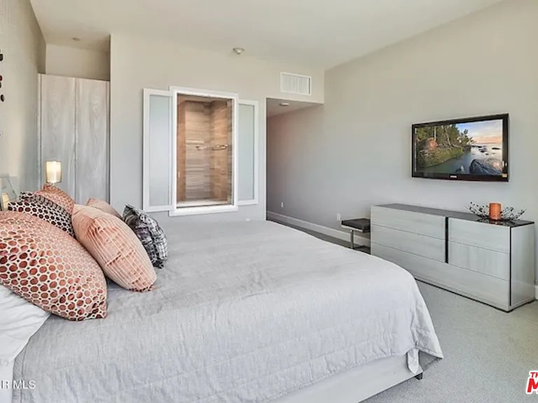 900 W Olympic Blvd #34D — Photo 27
