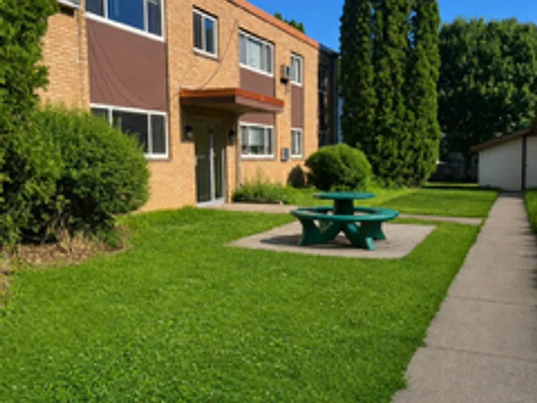 Swift Street Apartments — Photo 3