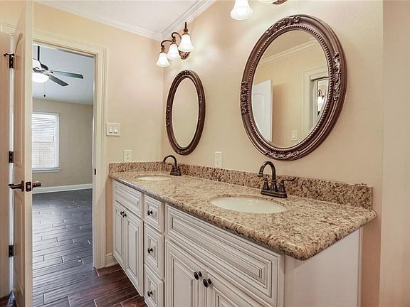 2nd image of 2712 Hardwood Dr