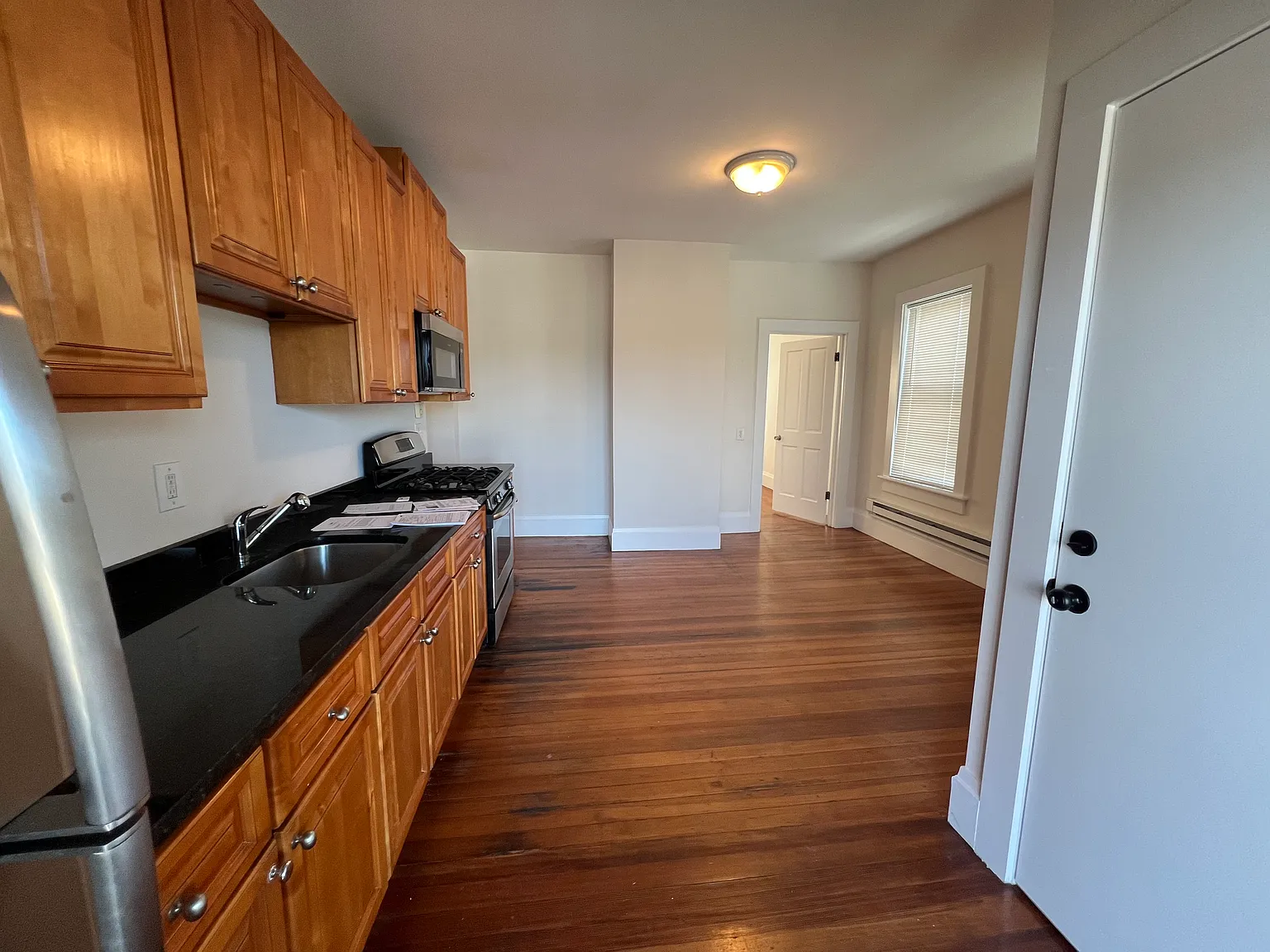 4 bed, 1300 sqft, $3,300 — Photo 3