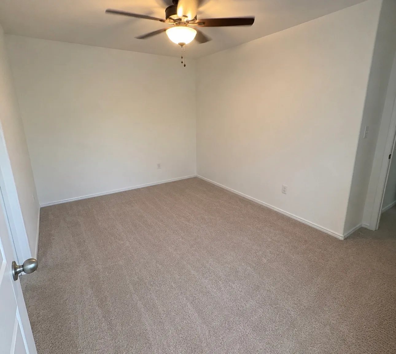 3 bed, 2.5 bath, 1468 sqft, $1,700 — Photo 3