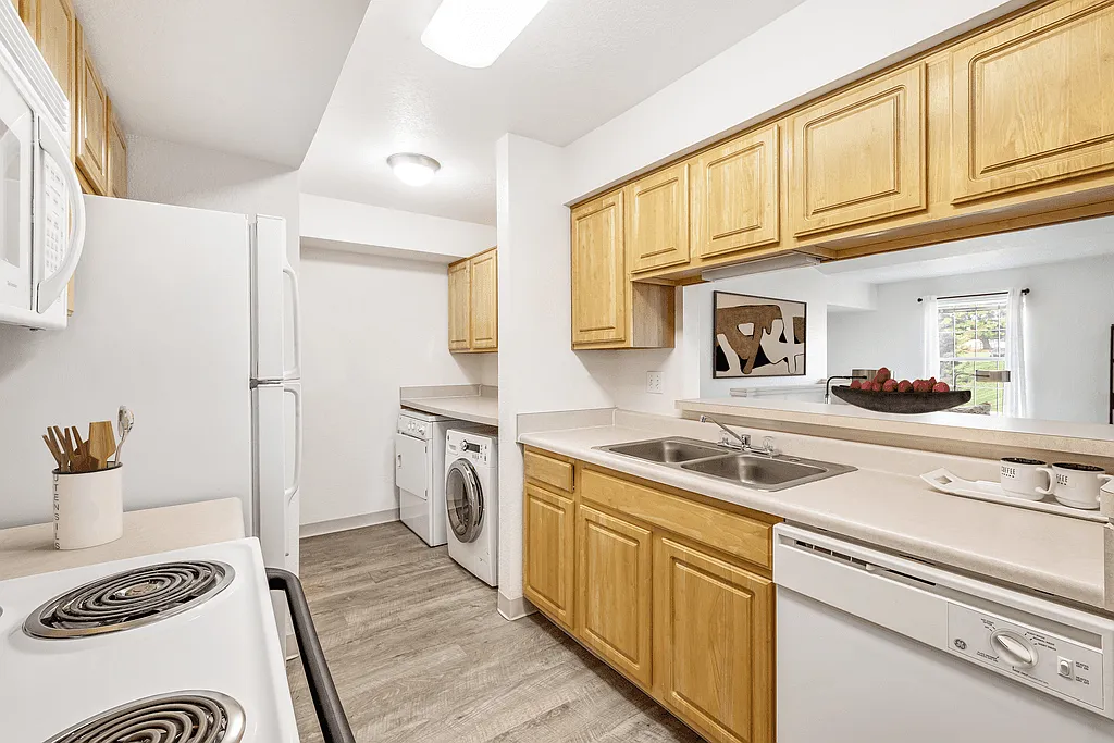 Woodland Lakes Apartments — Photo 2