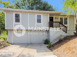 13206 15th St, Grandview, MO 64030