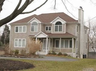 43 N Country Rd, Mount Sinai, NY 11766