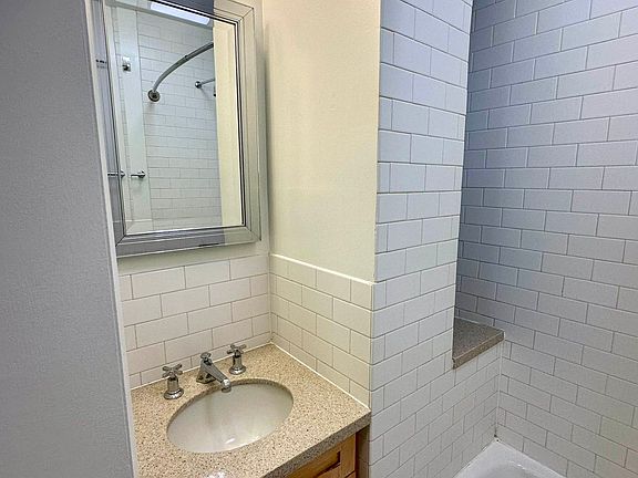 4th image of 239 9th Ave APT 3D