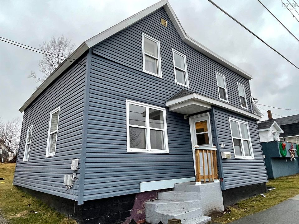 1st image of 104 Intercolonial St