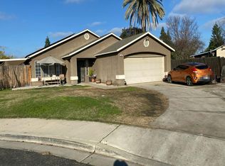 588 7th St, Sanger, CA 93657