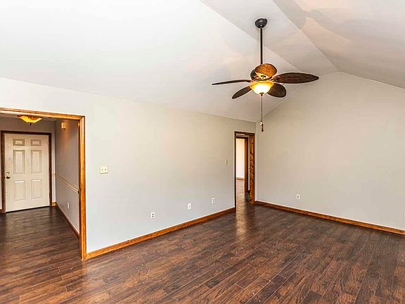 5th image of 711 Shannon Ln