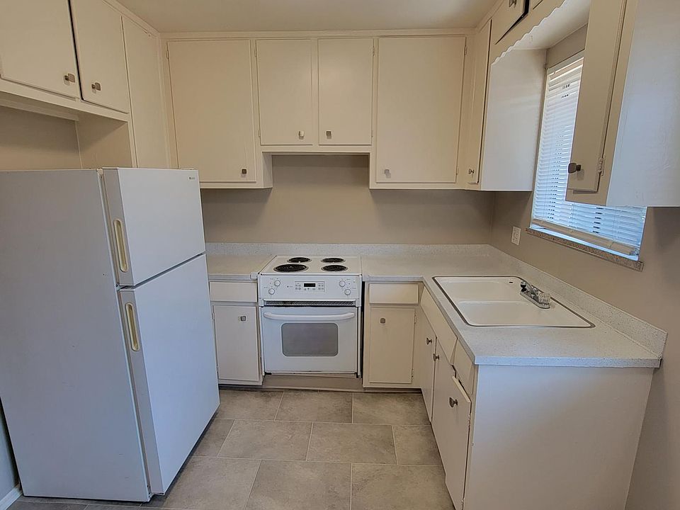 1st image of 3054 W Colorado Ave