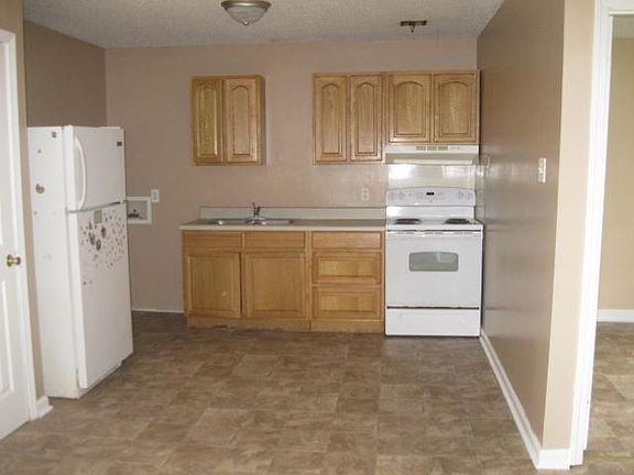 5th image of 411 Henry St
