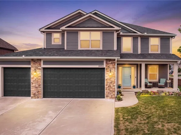 1802 Verbena Ave, Greenwood, MO 64034