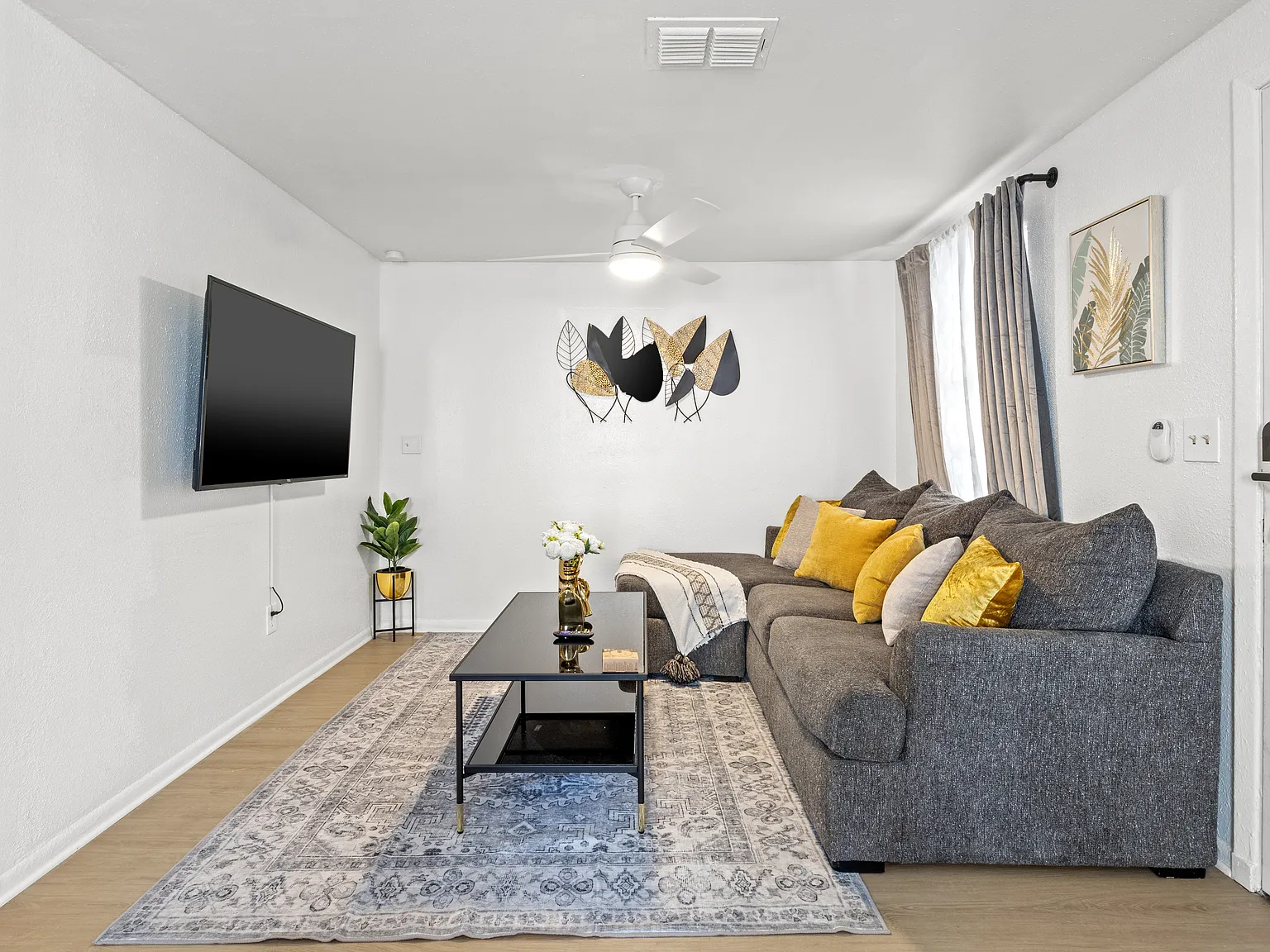 3 bed, $2,450 — Photo 1