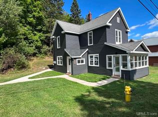 493 Jasper St, Ishpeming, MI 49849