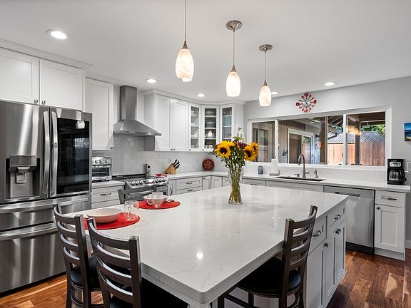 4th image of 253 Pina Ave