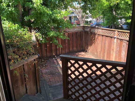 3rd image of 816 Jefferson Ct
