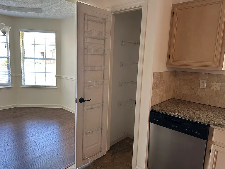 220 Parkwood Cir — Photo 9