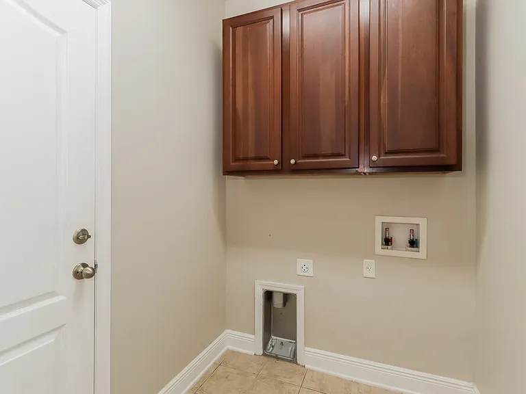 7935 Camden Woods Dr — Photo 15