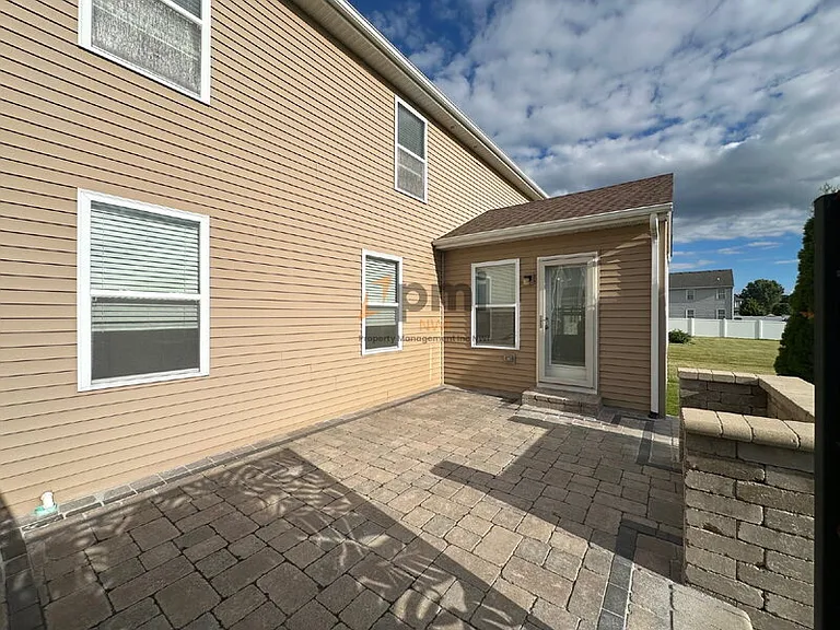1864 Westridge Dr — Photo 32