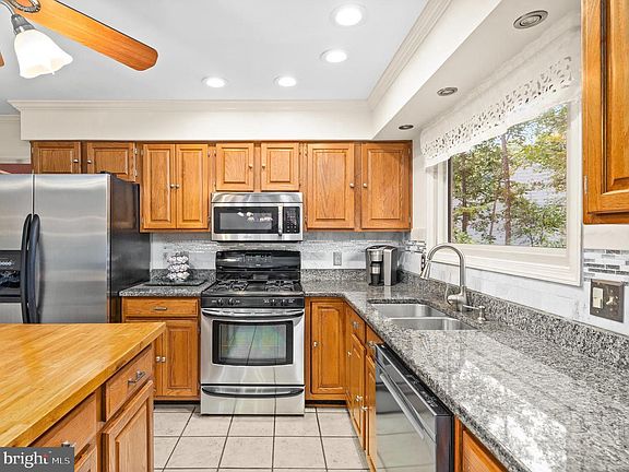 4th image of 6100 Thayer St