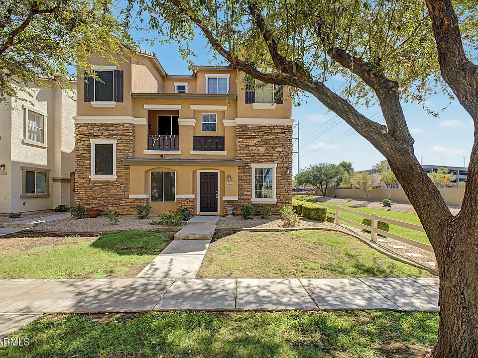 418 N Mahogany Ct