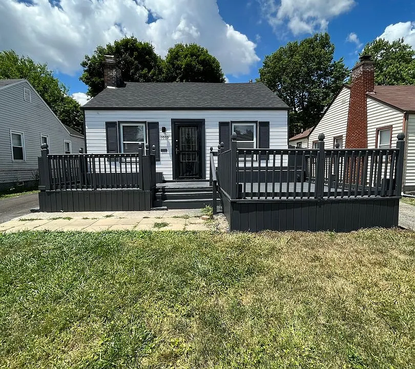 1079 Fairwood Ave