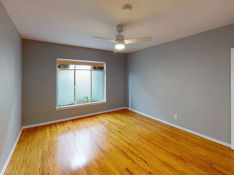 Rowena Avenue Apartments — Photo 13