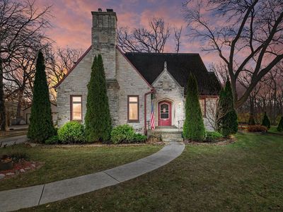 2017 West Grange AVENUE, Milwaukee, WI, 53221