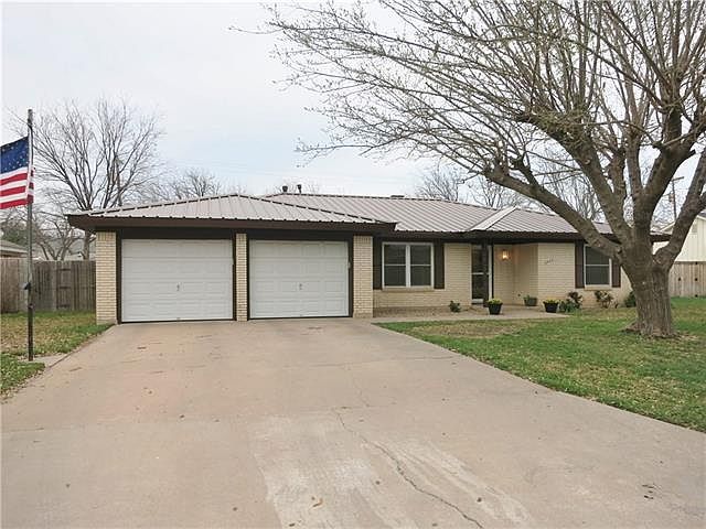 1st image of 2926 Arrowhead Dr