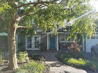 831 Hillcrest Dr, Redwood City, CA 94062