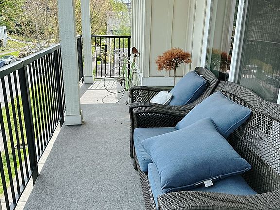 2nd image of 1117 N Garden St Unit 304