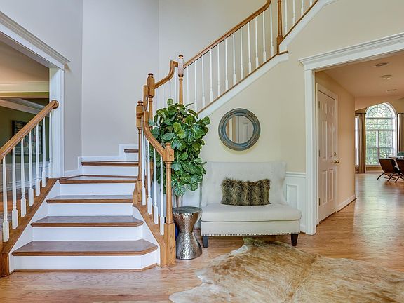 5th image of 7031 Stone Run Dr