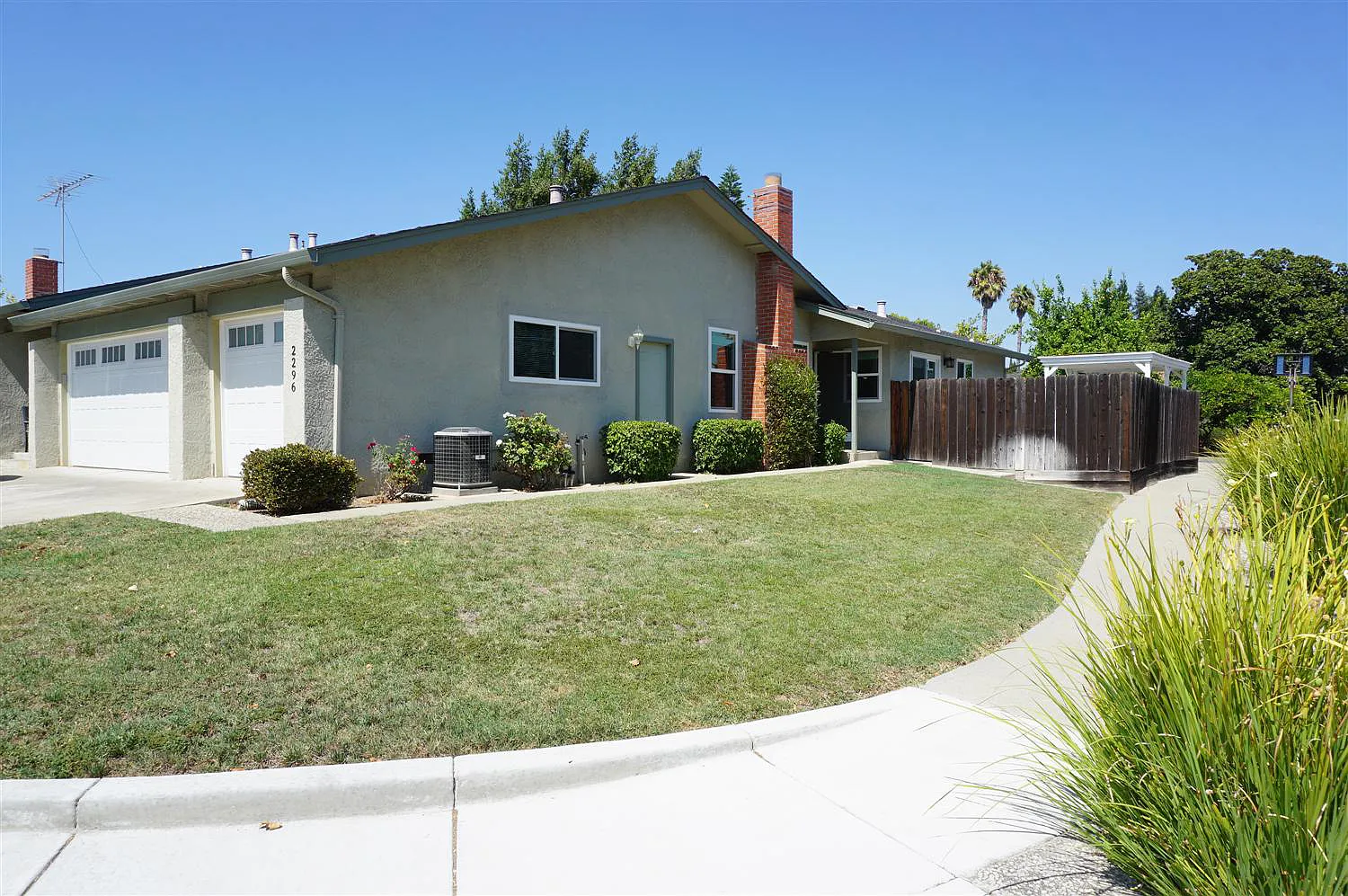 2296 Cherry Ave — Photo 2