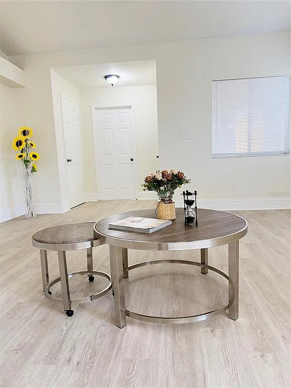 3 bed, 2.0 bath, 1223 sqft, $2,400 — Photo 3