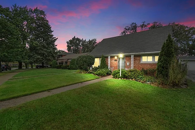2446 Spruce Rd photo 1