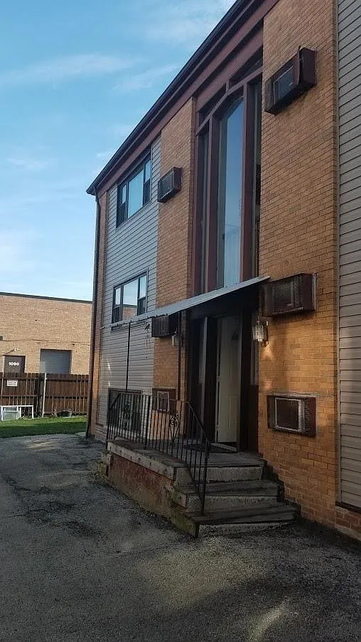 2 bed, 800 sqft, $1,500 — Photo 1