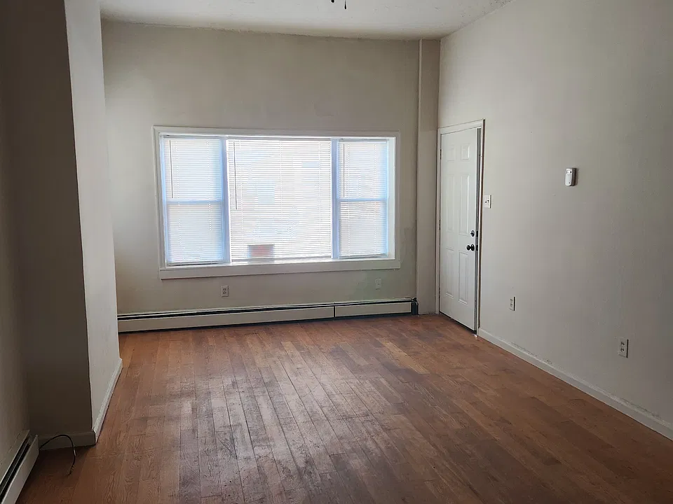 116 W King St #1