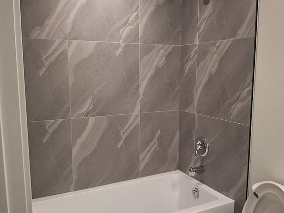5th image of 2839 Jane St #505