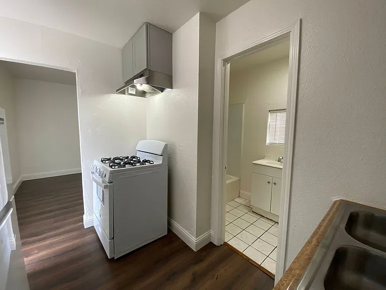 462 Delhi Ave #3 — Photo 3