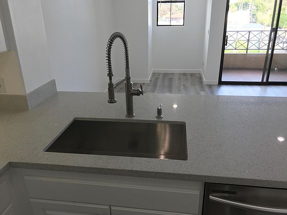 3rd image of 11670 San Vicente Blvd APT 208